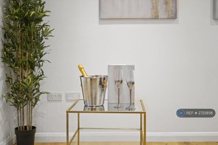 5 bedroom terraced house to rent - Photo 2