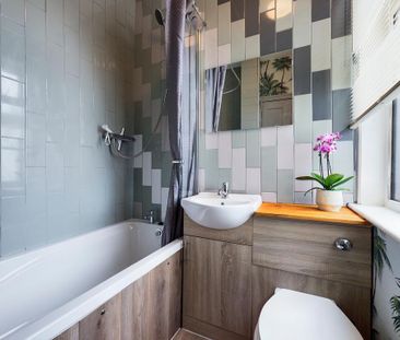 3 bedroom terraced house to rent - Photo 3