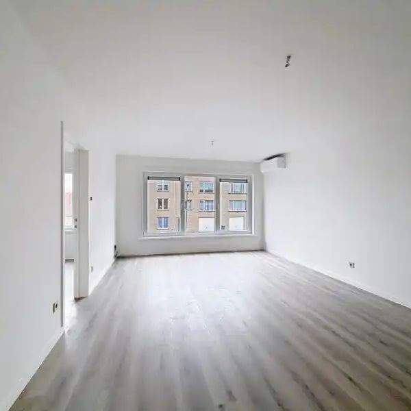 Gerenoveerd 3-slaapkamer appartement met garage in het centrum van Wondelgem - Photo 1