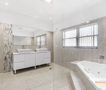 Spacious home - 6 month lease only - Photo 4