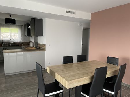 Location Maison de plain-pied meublée, de 95m2, T4, jardin. - Photo 3