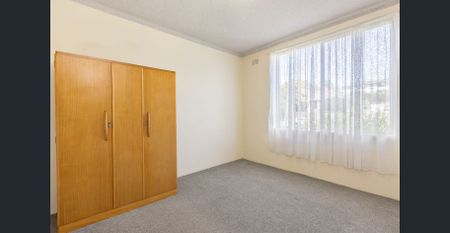 Modern Two Bedroom Apartment in Prime Coastal Location - Photo 4