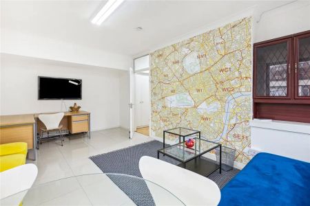 1 bedroom flat in Hyde Park - Photo 2