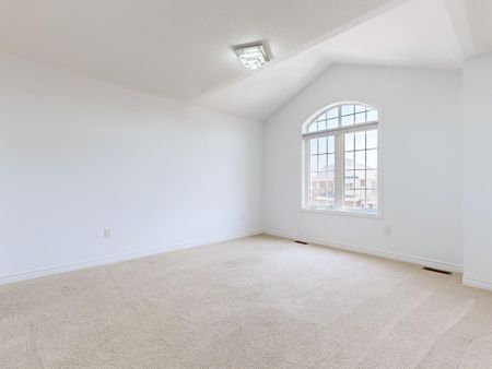 For Lease - 59 Westfield Drive, Whitby, Ontario - Photo 5