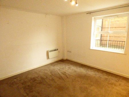 2 bedroom Flat for rent - Photo 2