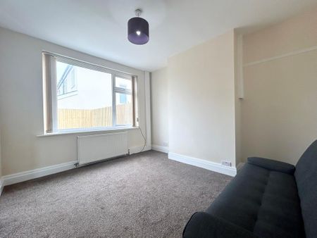3 bedroom semi-detached house to rent - Photo 2
