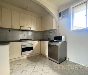 Easy Living in a Prime Location - Photo 5