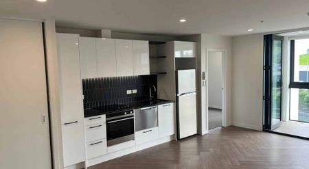 2 Bedroom Apartment in Panmure - Photo 3