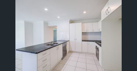 Family Home in Perfect Location - Photo 3