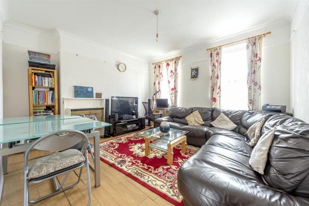 2 bedroom Flat To Let - Photo 1