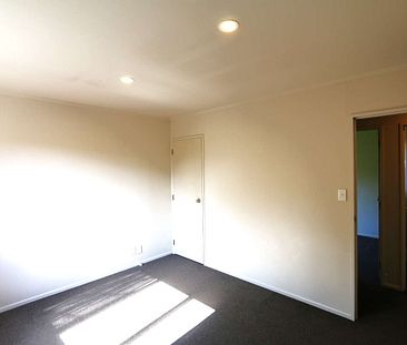 Quiet and private 2 Bedroom House - Photo 6