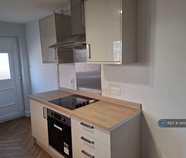 3 bedroom terraced house to rent - Photo 4