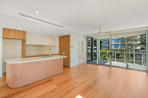 STUNNING 5TH FLOOR 3 BEDROOM APARTMENT - "RHYTHM" - Photo 1
