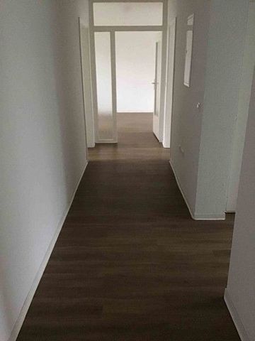 Familienwohnung im Erdgeschoss mit schönem Balkon! - Foto 2