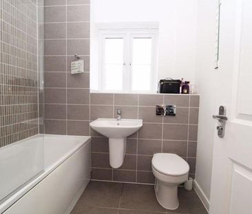 3 bedroom semi-detached house to rent - Photo 6
