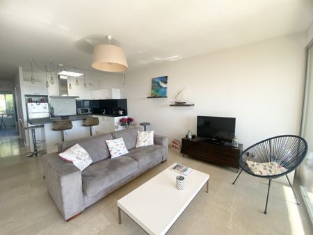 Location Appartement 2 pièces 48m² CASSIS 13260 - Photo 2