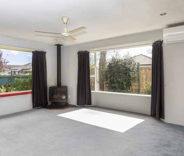 Spacious Pet Friendly Family Home! - Photo 4