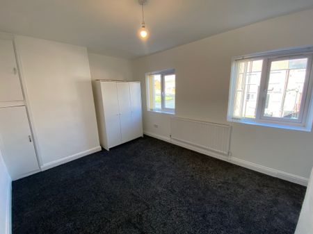 Dodgson Avenue, Leeds - Photo 4