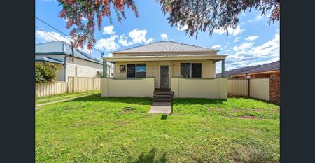 Charming Three Bedroom Home - Photo 4