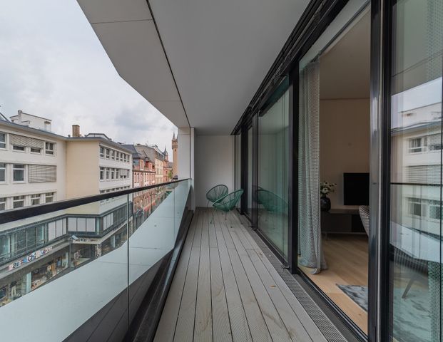 City-Residence: Frankfurt City: Exklusive 2-Zimmer-Wohnung mit Balkon und Tiefgaragenplatz - Foto 1