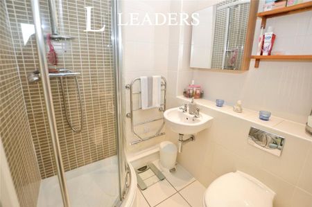 2 bedroom flat to rent - Photo 2