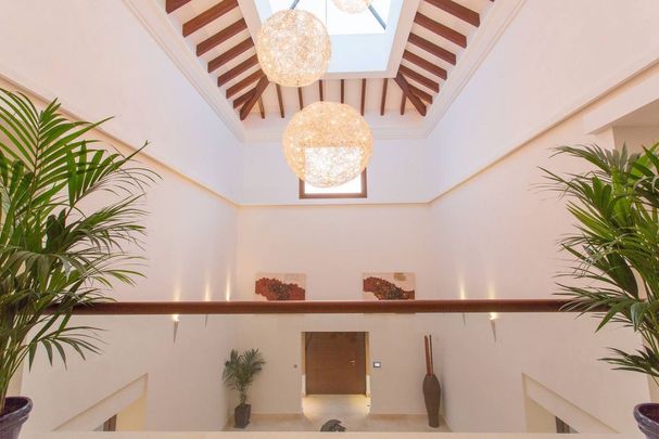 Luxury Villa for rent in The Golden Mile, Spain - Photo 1