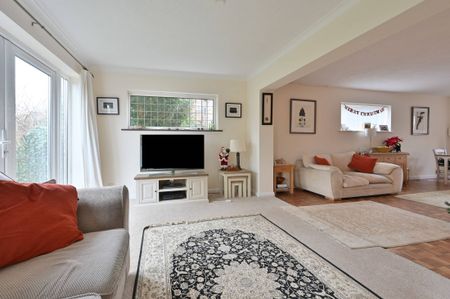 Orchard Gardens, Leatherhead,, Effingham, KT24 - Photo 2