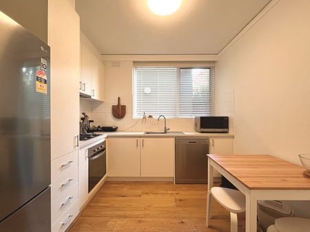 Furnished Ground Floor Apartment in Prime Location - Photo 4