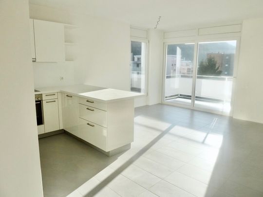 Caslano: Helle 3.5-Zimmer-Dachwohnung zur Miete - Photo 1