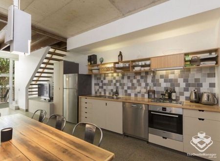 Space and Style in the W4 Woolstore - Photo 4