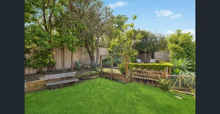 Stunning Renovated Two-Level Water View Home, Dual-Living Flexibility, Perfect for Multi-Gen Families - Photo 4