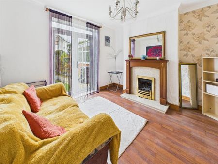 3 bedroom end of terrace house to rent - Photo 2