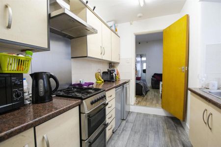 4 bedroom property to rent - Photo 5