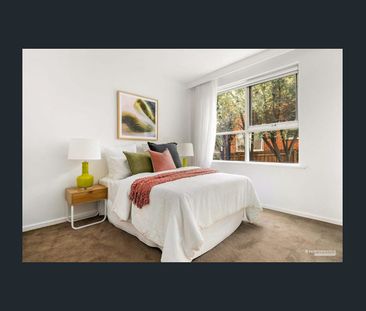 Private Courtyard Living in a Prime Glen Iris Setting - Photo 4