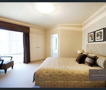 Stunning ''Grandwood'' Home - Photo 4