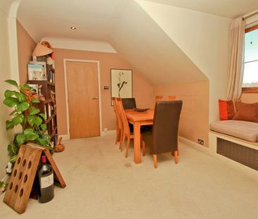 2 Bed Penthouse, Woodville Gardens, W5 - Photo 2