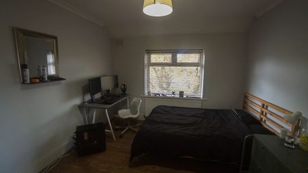 To Rent Heather Road, Ensbury Park, Bournemouth, BH10 £2,200 pcm Tenancy Info - Photo 4