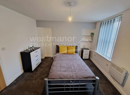 6 bedroom detached house to rent - Photo 3