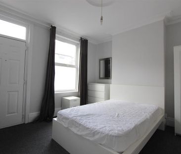 4 bedroom terraced house to rent - Photo 6