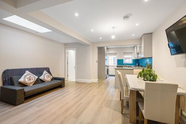 5 bedroom terraced house to rent - Photo 1