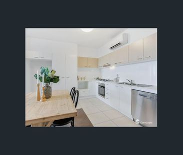 Spacious open-plan apartment - Photo 6