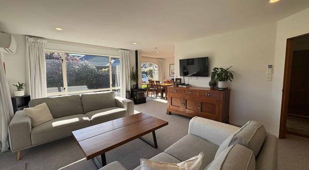 Light, Sunny, Warm and Quiet! - Photo 1