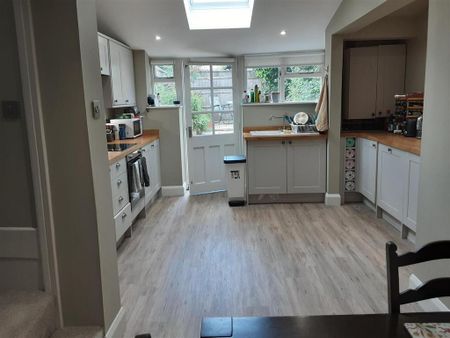 2 bedroom terraced house to rent - Photo 5