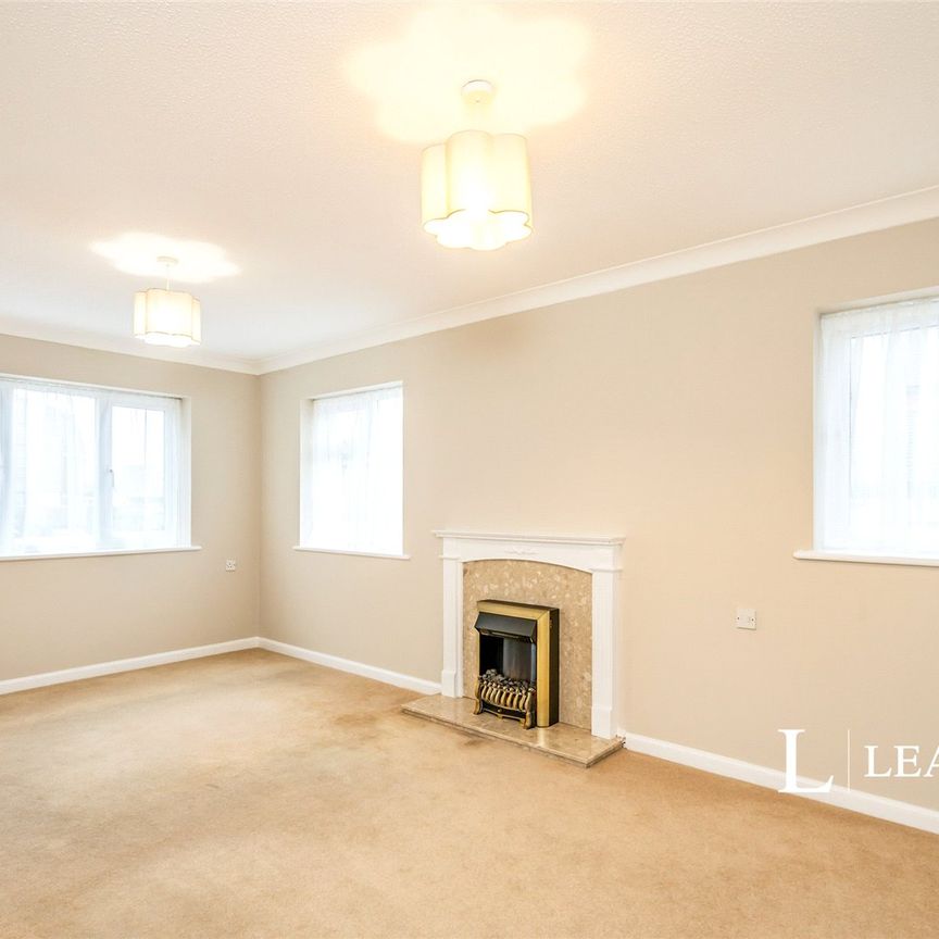 2 bedroom apartment to rent Villa Plage, 154-160 Elmer Road, Bognor Regis, PO22 - Photo 1