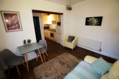 1 bedroom flat to rent - Photo 2