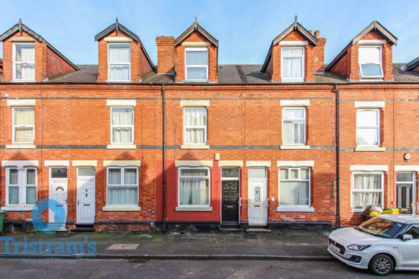 5 bed Mid Terraced House for Rent - Photo 1