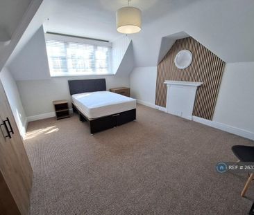 1 bedroom in a flat share to rent - Photo 3
