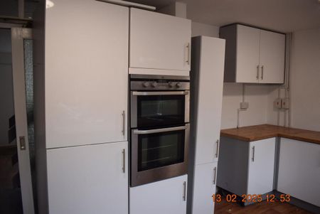 2 bedroom end of terrace house to rent - Photo 2
