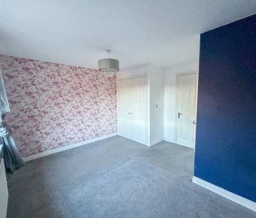 2 bedroom end of terrace house to rent - Photo 2