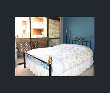 2 bedroom unit fabulous location to shops, UNI and METRO - Photo 4